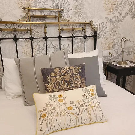 Apartment En La Ciudad, Con Patio -parking Gratis *