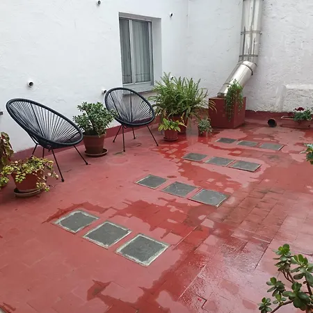 Apartment En La Ciudad, Con Patio -parking Gratis *