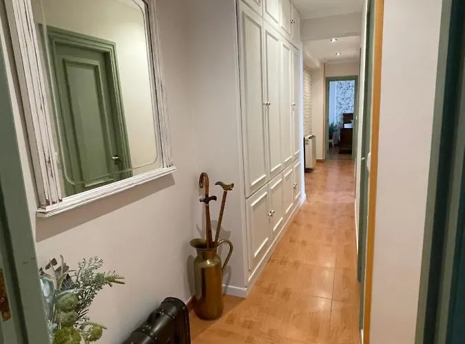Appartement En La Ciudad, Con Patio -parking Gratis *