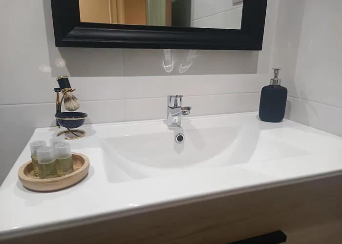 En La Ciudad, Con Patio -parking Gratis Appartement *