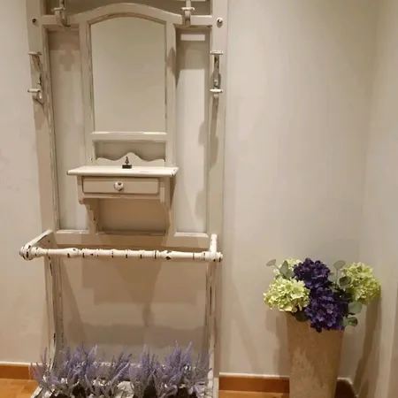 En La Ciudad, Con Patio -parking Gratis